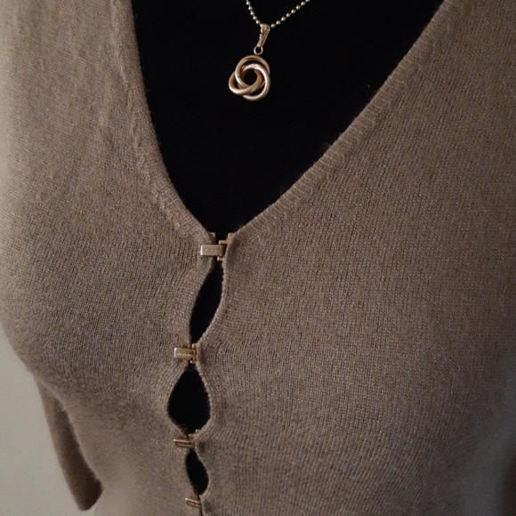 Hugo Boss Silk & Cashmere V-neck Top - Picture 2 of 15